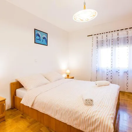 With Parking Space Loborika, Pula - 27691 Appartement *