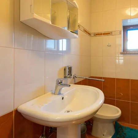 With Parking Space Loborika, Pula - 27691 Appartement