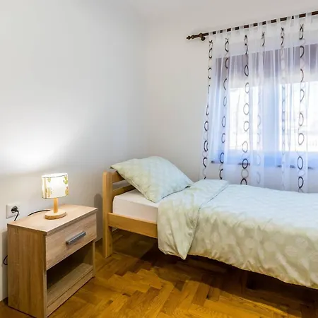 Appartement With Parking Space Loborika, Pula - 27691